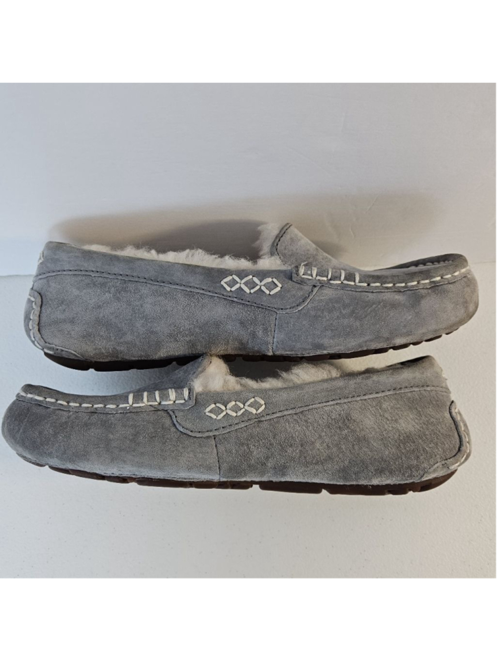 UGG Ansley Moccasin Gray Suede Slippers with White Stitching Size 6 - Picture 8 of 9